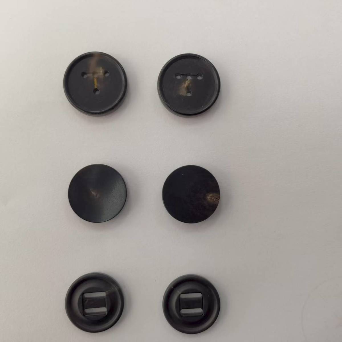 天然水牛角ボタン 6